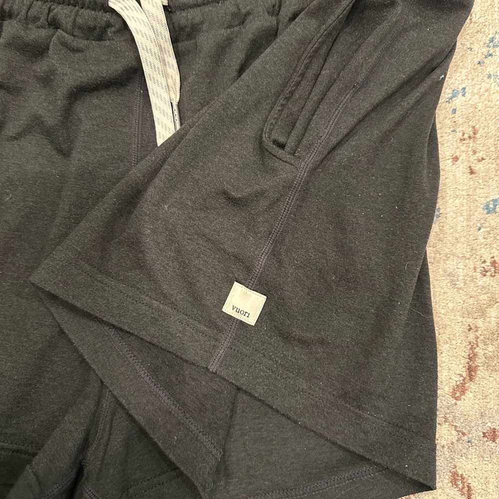 Vuori Black Women's Halo Performance Shorts - Picture 4 of 5